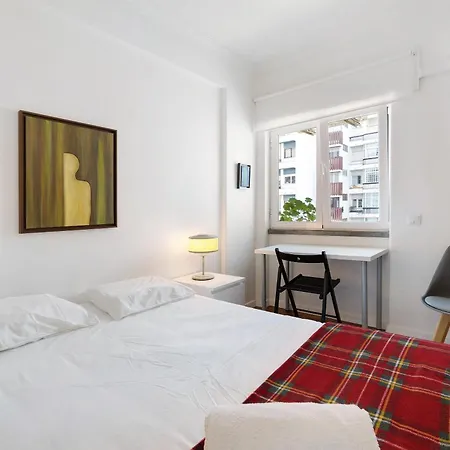 Spacious T3 Near Апартаменты Эшторил